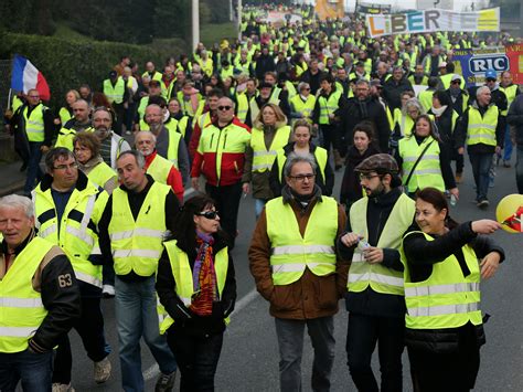French Yellow Vests Protest Despite Macrons Outreach Ap News