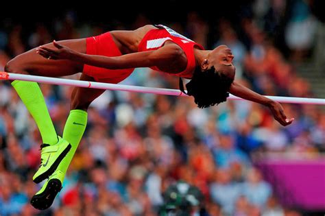 O salto apareceu à quarta tentativa, mas logo à primeira a atleta de 32 anos tinha batido o recorde nacional, com 14.91. A difícil entrada das mulheres nas Olimpíadas - Revista ...
