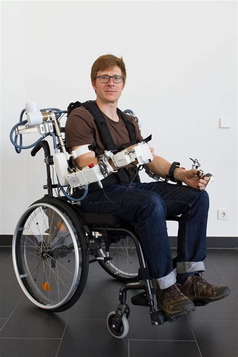 Maybe you would like to learn more about one of these? Tragbares Exoskelett Exoskelett hilft nach dem ...