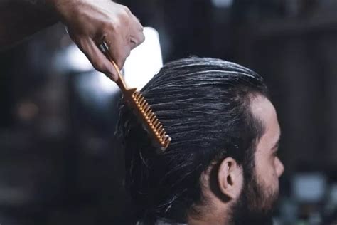 7 Cara Atasi Rambut Rontok Pada Pria Teratur Keramas Hingga Lakukan