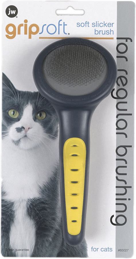 Good brushes feel great in your hand, are gentle on your cat's skin, and are a perfect fit for their coat type. 6 Best Brushes for Long Hair Cats 2020 | Cat Mania
