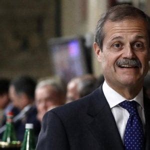 Sequi nuovo segretario generale della farnesina, parente prorogato alla direzione dell'aisi (ansa). E le voci dicono Giampiero Massolo, un super-ambasciatore ...