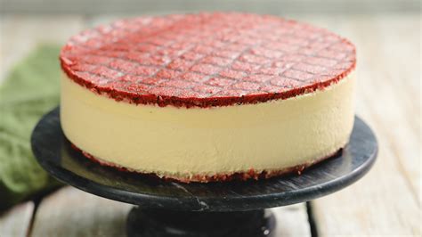 A red velvet cake is instantly recognizable with its bright red color offset by a white cream cheese frosting. Red Velvet Cake Mary Berry Recipe / Mary Berry S Flourless ...
