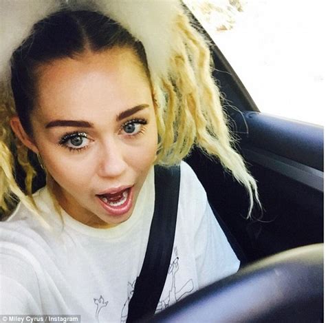 Miley Cyrus Shows Off Her Abs In Another Revealing Mirror Selfie