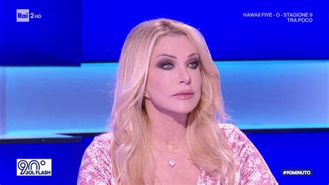 She has been married to marco de benedetti since 1997. Paola Ferrari 148 - TELEGIORNALISTE FANS FORUM