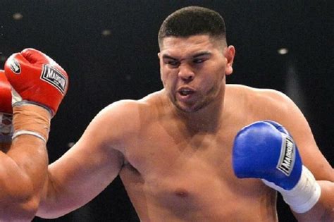 Hard Hitting Heavyweight 10 0 Stops Fathers Ex Opponent In One Round