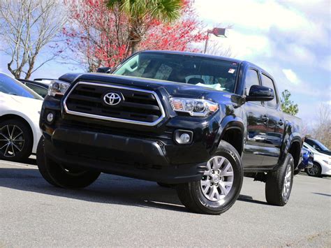 It's tough, reliable, and highly capable. Pre-Owned 2017 Toyota Tacoma SR5 RWD 4D Double Cab