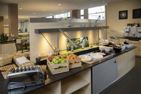 Continental buffet breakfast in our airy great room prepares you for a fruitful day at the messe or exploring the old town. "Gastro" Hotel Holiday Inn Express Frankfurt Messe ...