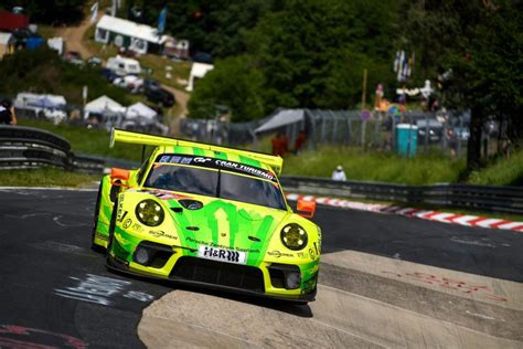 Adac Total 24h Rennen Nürburgring 2019 Trotz Zeitstrafe Wird Manthey