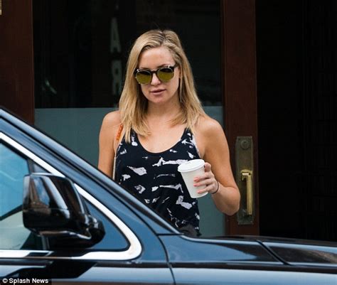 Kate Hudson In Daisy Dukes As She Takes New York Break From Filming Mother S Day Daily Mail Online