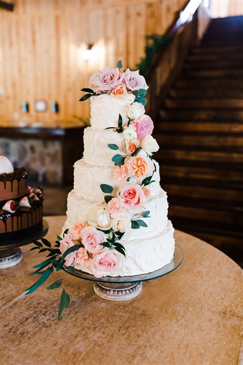 Birthday wishes flower cake ® pastel; White Wedding Cake with Floral in 2020 | Wedding cake fresh flowers, Pastel wedding cakes, White ...