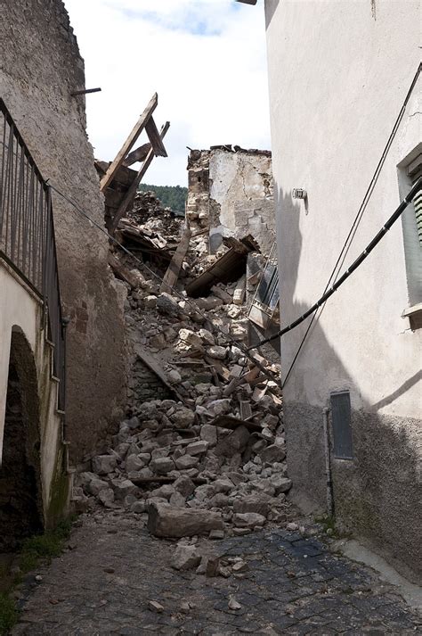 Free Photo Earthquake Rubble Laquila Collapse Disaster House