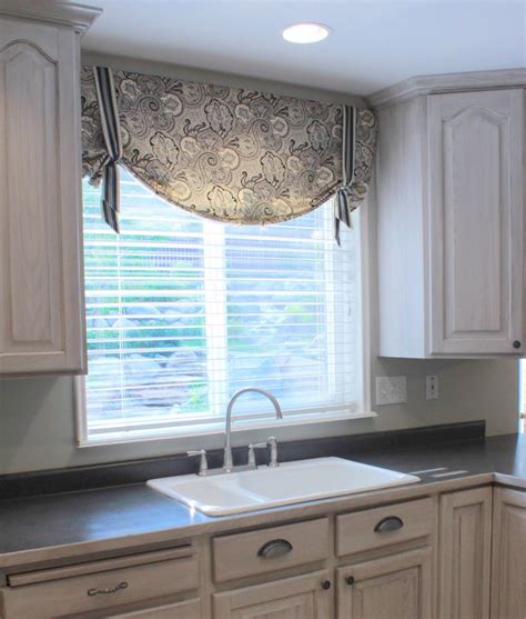 10 Kitchen Window Covering Ideas