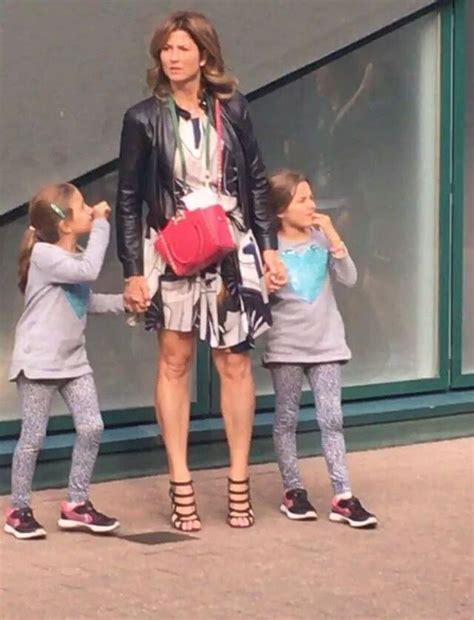 Wie bereits angekündigt, hat roger federer ein bild seiner erst zwei wochen alten zudem nutzte roger federer den eintrag, um seinen fans zu danken: mirka federer | 17 bedste idéer til Roger Federer Family ...