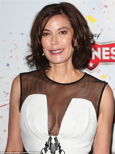 Teri Hatcher Dons Cleavage Baring Black And White Dress For Special