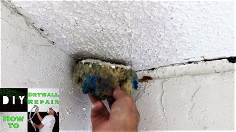 Removing popcorn ceilings can make a heck of a mess! DIY - How to blend popcorn texture with a sponge on a ...