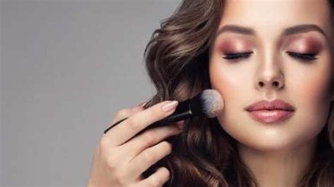 Makeup Lovers Heres How To Use Your Favorite Products To Hide Your