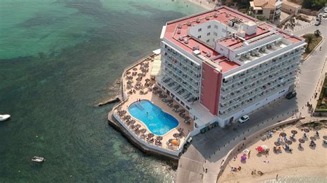 In colonia sant jordi one can enjoy the beauty of cabrera national park and port of el arenal. Majorque colonia sant jordi - YouTube