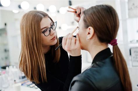 8 Different Types Of Makeup Artists Headcurve