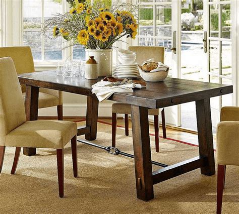 Create elegant dining table centerpiece with flowers. Five Simple Tips How To Decor Dining Room Table