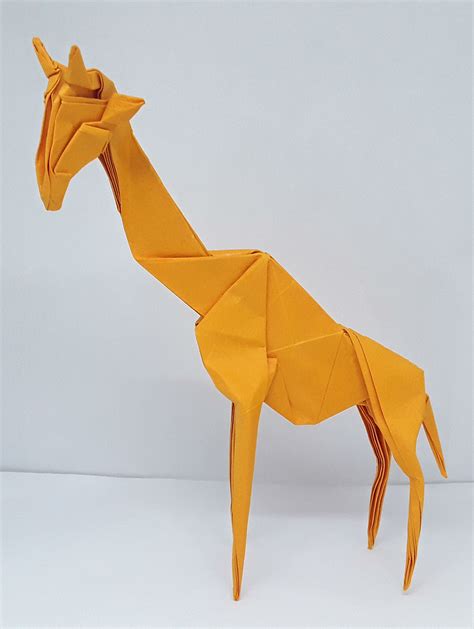Hideo Komatsus Giraffe Rorigami