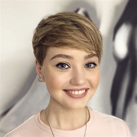 Short bangs can be difficult to pull off, but it can give you a unique look with the right hairstyle. 50 Head-Turning Hairstyles for Thin Hair to Flaunt in 2021