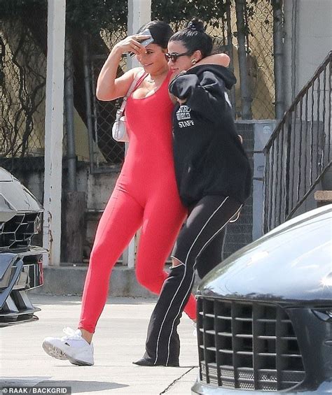 【ジャンプスーツ姿がムッチムチ！？】カイリー・ジェンナーがランチにお出かけ！kylie Jenner Steps Out For Lunch
