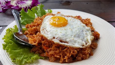 Deze nasi goreng is naar authentiek recept van bart eijken en jojo keller, auteurs van het indonesische kookboek bartje boemboe. 7 Resep Nasi Goreng Nusantara Praktis dan Lezat ...