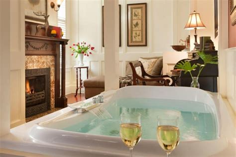11 Hotels With Hot Tub In Room In Savannah Ga
