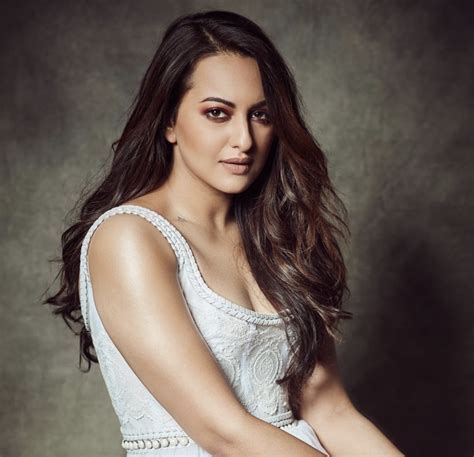 Sonakshi Sinha Shares Her Side Of Kbc Ramayana Question