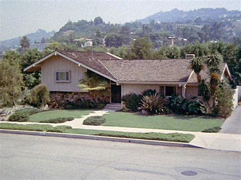 regulus star notes groovy and trippy the brady bunch house of 1969 74 tv show legend meets