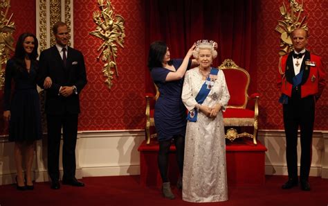 Queen Elizabeths Madame Tussauds Waxwork Gets £150000 Makeover To
