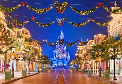 Disneyland Paris Main Street At Christmas Disneyland Paris Christmas Disneyland Christmas