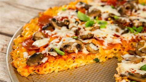 Macaroni And Cheese Pizza Easy Mac And Cheese Pizza Recipe Scattered