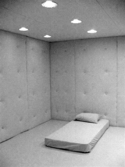 Camarillo state mental hospital was a psychiatric hospital for both developmentally disabled and mentally ill patients in camarillo, california. The Quiet room is ready for you | Insane asylum, Mental ...
