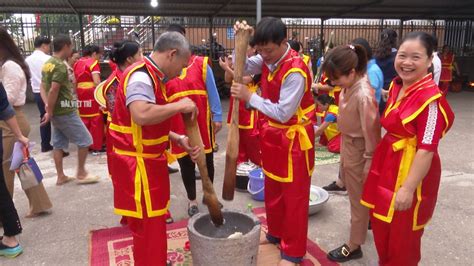 Phường Minh Nông tổ chức thi gói nấu bánh chưng giã bành giày và thi