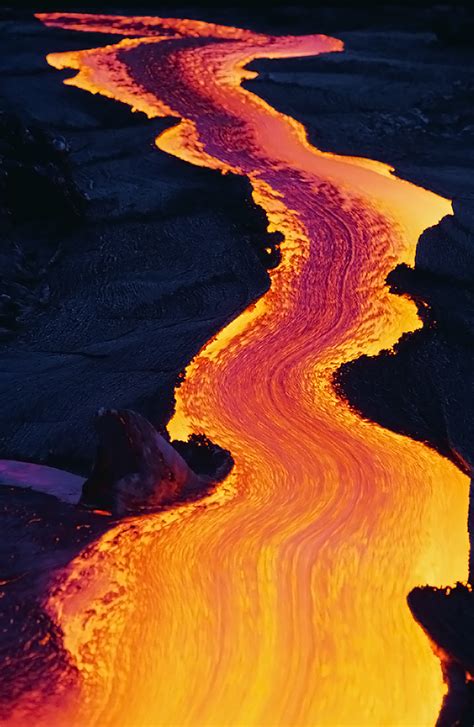 Hot Lava River A Fresh Lava Flow From A Volcanic Natuurfotos