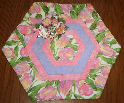 Table Topper, Tulips, Hexagon Table Topper, Spring Table Topper, Easter Table Topper, Home Decor 