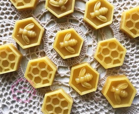 All of them were designed to be easily made in our molds. Bee honeycomb silicone cake mold, chocolate mold, fondant ...