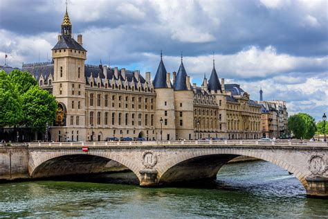 La Conciergerie Un Palais De Bord De Seine à Lhistoire Fascinante
