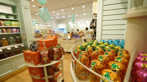 First Look Lolli And Pops Candy Store Opens At Beachwood Place
