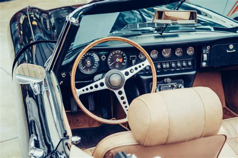 Start Your Engines How To Become A Vintage Car Collector Discoverluxury