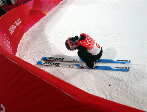 高梨沙羅の悲劇に自問自答 北京五輪ジャンプ混合団体スーツ規定違反失格問題 スポーツ写真ニュース 日刊スポーツ