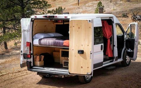 しなければならない アメリカ またね Nomad Living Camper Vans