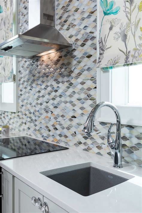 Here are six midcentury modern kitchen backsplash ideas that you'll want to copy pronto. Colorful Modern Tile Backsplash In Bright Coastal Kitchen ...