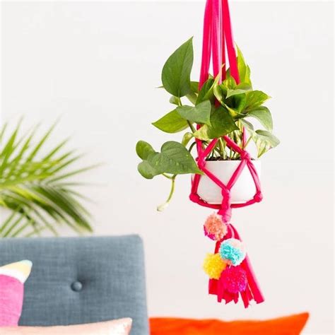 Macrame is really not that difficult once this diy macrame feather is so easy to make + it's a great way to use up your scrap macrame cord. 12 Macrame Projects to DIY This Summer - Brit + Co