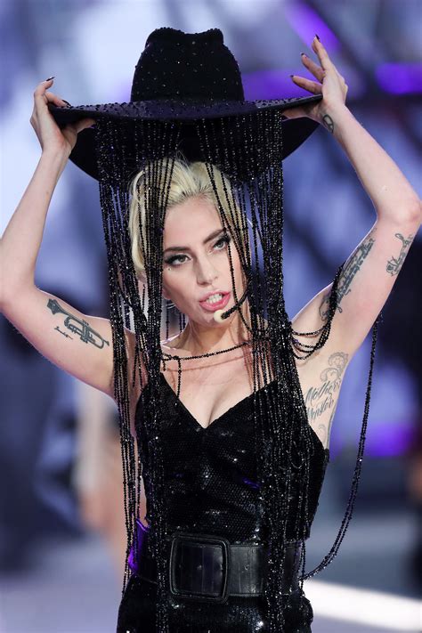 Pin On Tumblr Posts Lady Gaga Wearing A Yolancris Gown On The Runway For 21st Annual