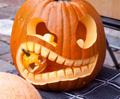 10 Halloween Pumpkin Carving Designs