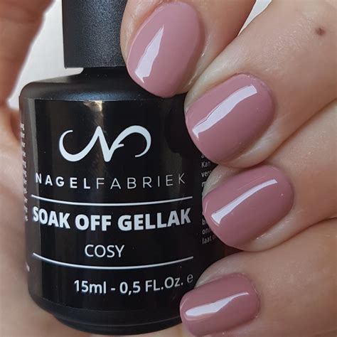 Truly an affordable luxury for your clients. Pin van Larissa Versteeg op Soak Off Gellak | Nagels ...