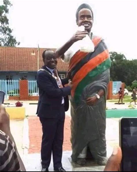Ex Zambia President Kenneth Kaundas Statue Removed Amid Backlash Face Of Malawi